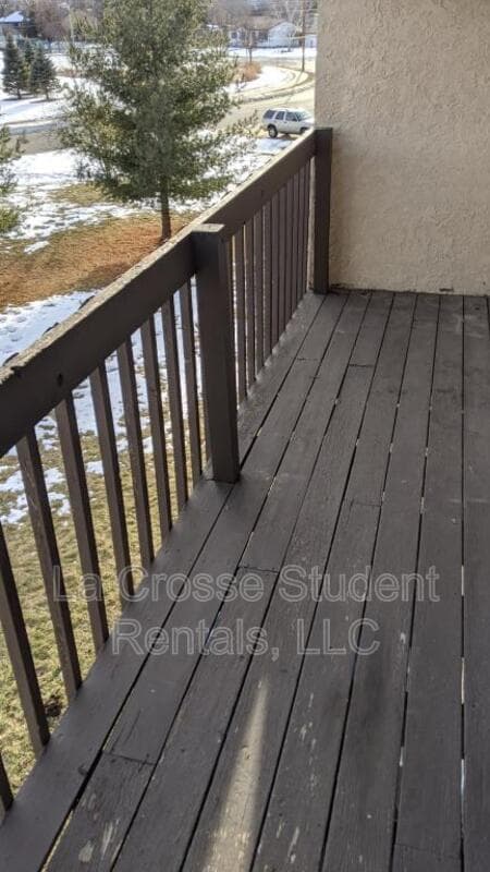 La Crescent Apartment: 619 Welshire Drive