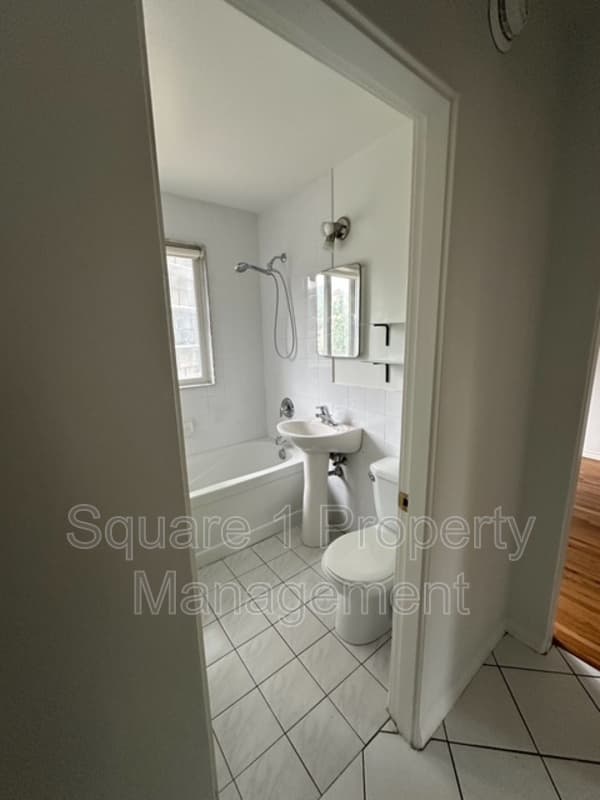 Edmonton, AB Condo: 10036-117 Street