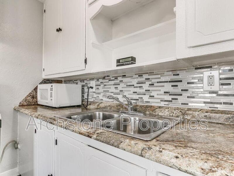 Oklahoma City Townhome: 1231 North Grand Boulevard