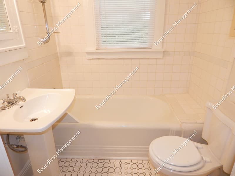 Atlanta House: 624 Waldo St SE