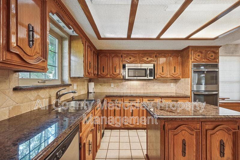 Dallas House: 9719 Amberley Dr
