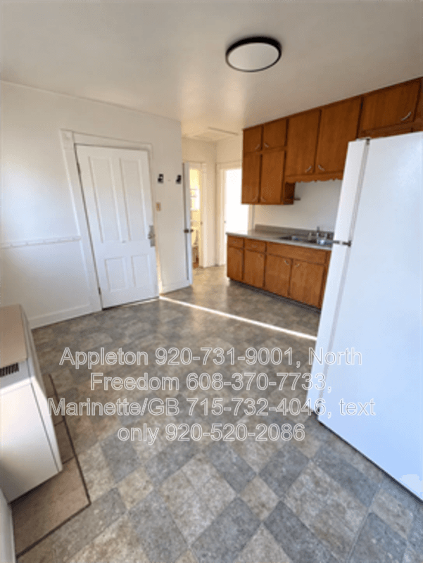 New Holstein Condo: 2103 Broadway St- Upper