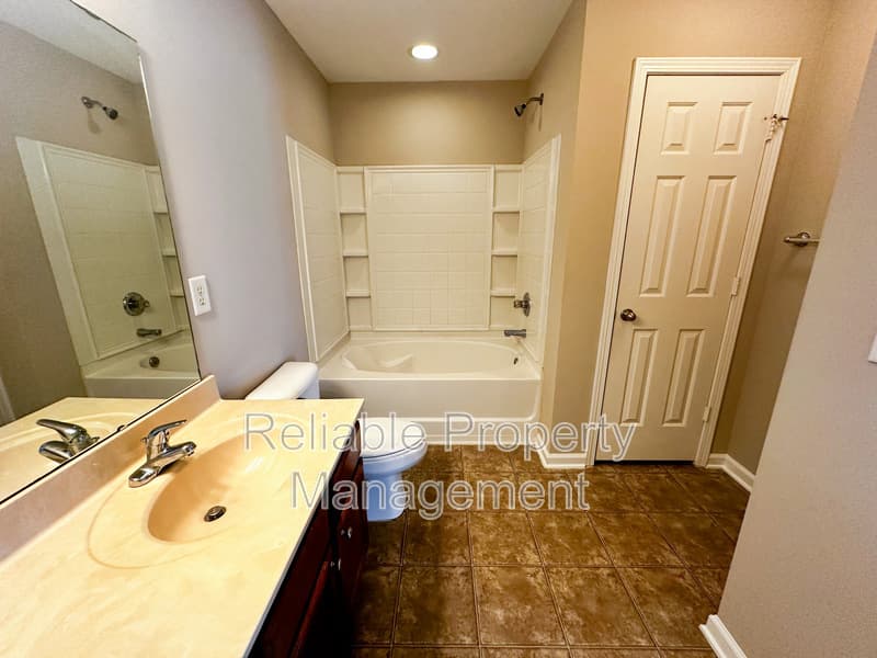 Clayton House: 136 Smart Ct