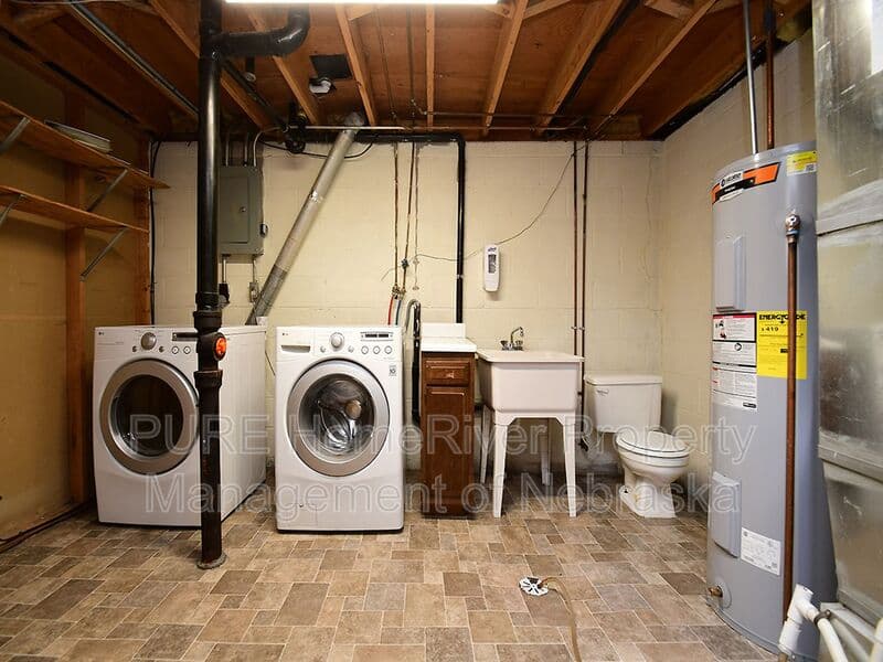 Omaha House: 2511 N 143rd Ave