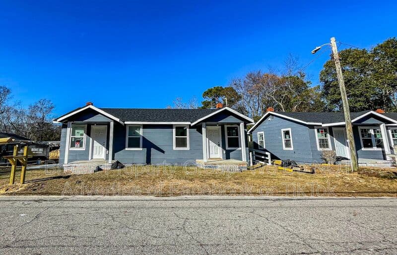 Fayetteville House: 213 Andy St