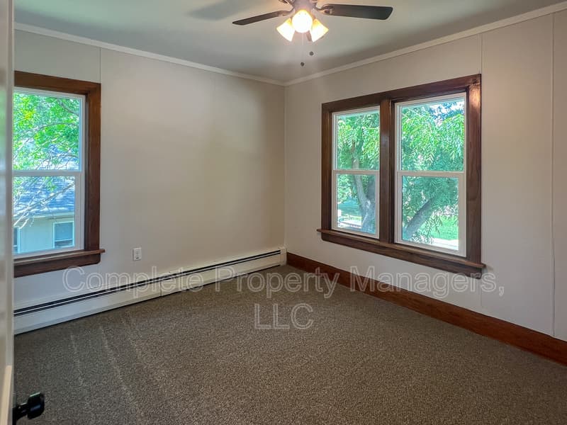 Albert Lea House: 711 Clausen Avenue
