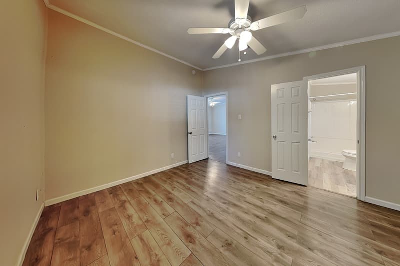 Dallas House: 13753 Biggs St