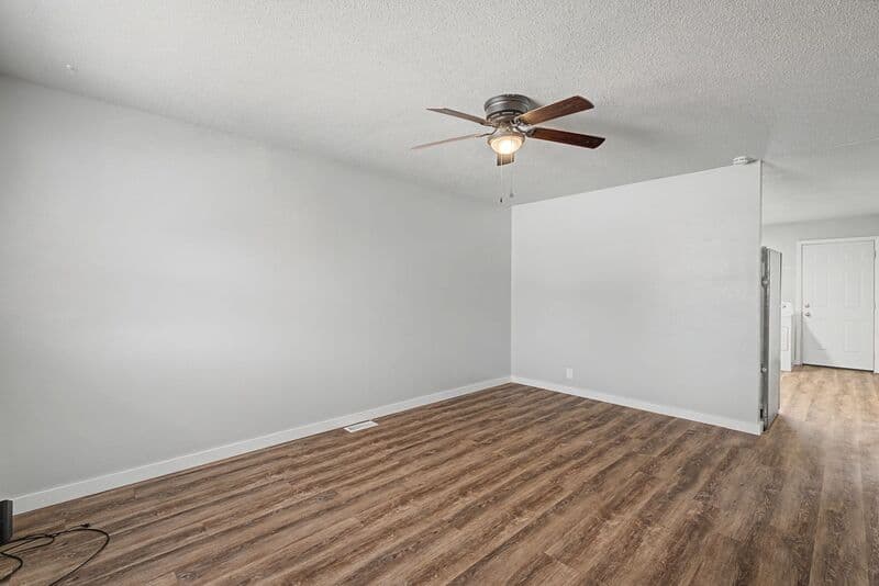 Rogers Condo: 1305 W New Hope Rd