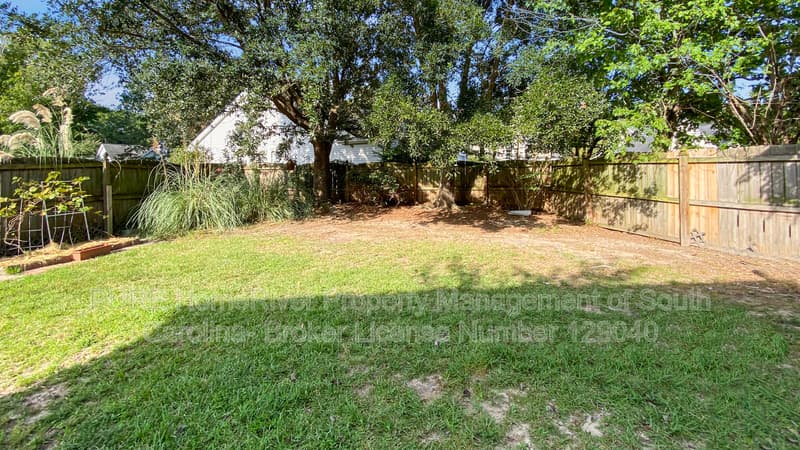 Goose Creek House: 109 Rockdale Ln