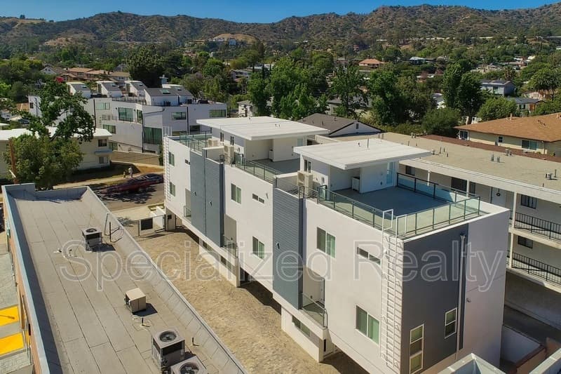 Los Angeles Townhome: 1406 Eagle Vista Drive