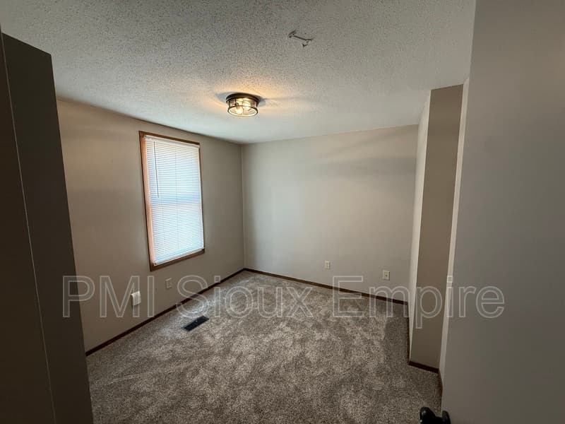 Sioux Falls Townhome: 211 N Fairfax Ave
