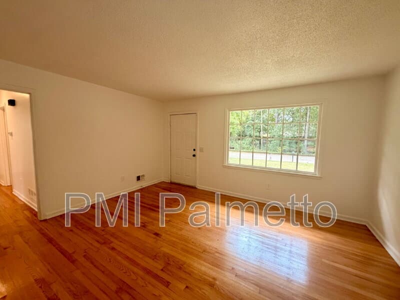 Columbia House: 1805 Carousel Cir