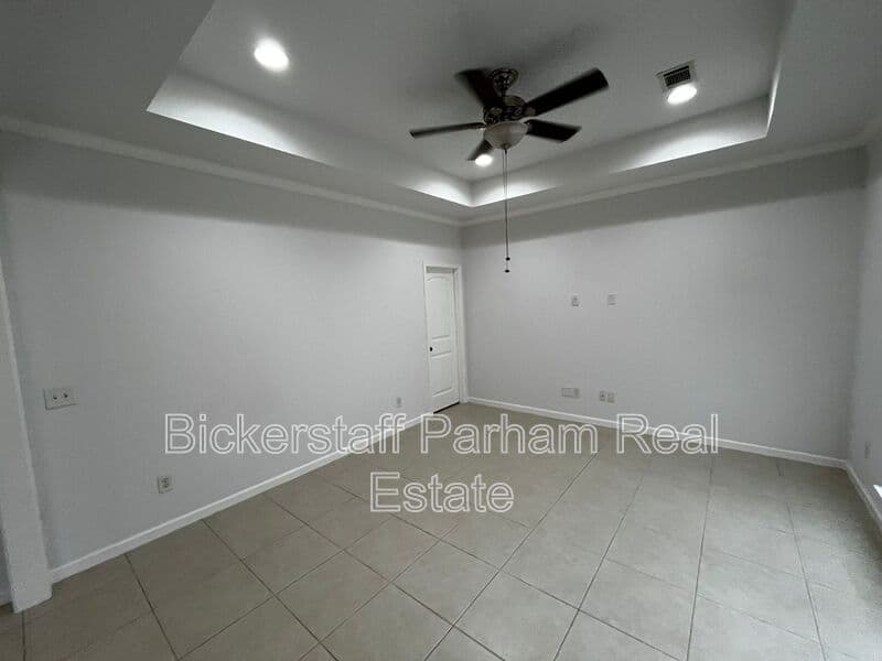 Columbus House: 7013 Imperial Way