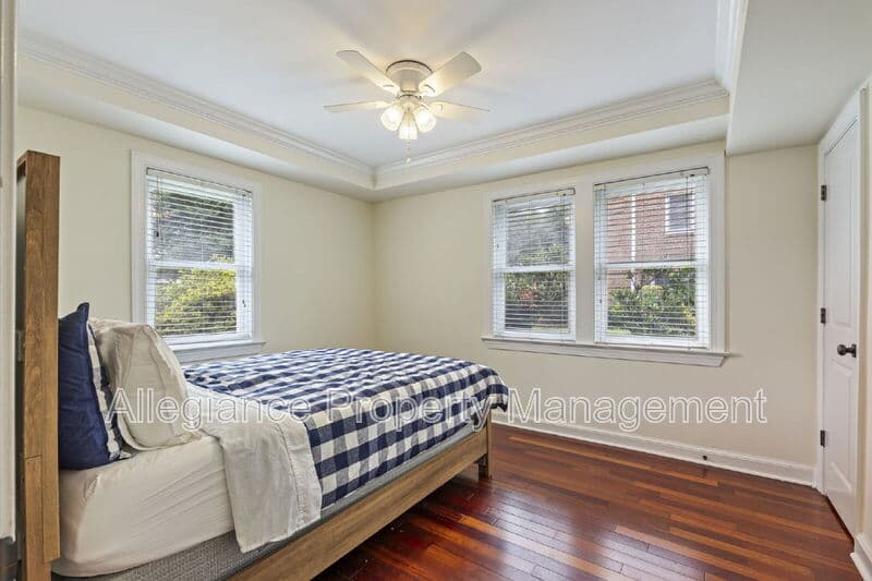 Alexandria House: 718 S Washington St