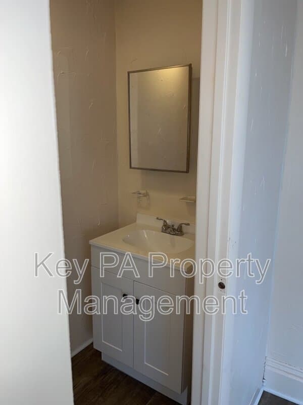 York Condo: 553 W King St