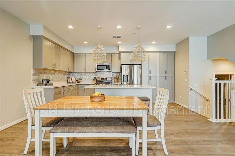Lake Forest House: 303 Limestone