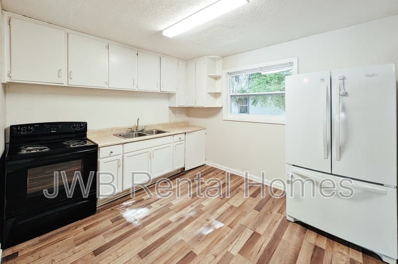 Jacksonville House: 2421 Barnett St