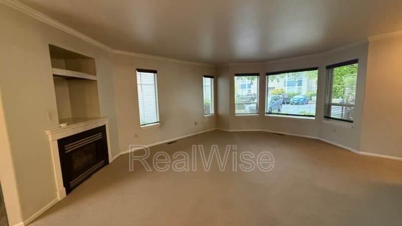 Roseburg Condo: 172 NE Rifle Range St