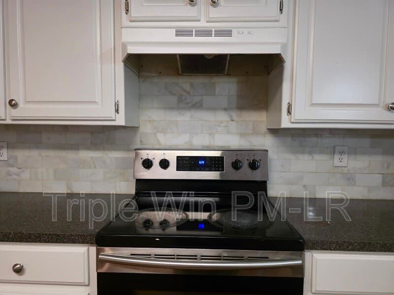 Little Rock House: 12512 Woodbury Dr
