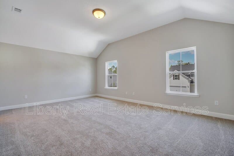 Hinesville House: 88 Fridley Ln