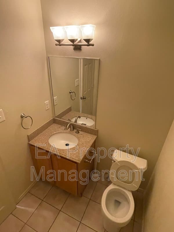 Albuquerque Townhome: 11322 Campo Del Sol Ave NE