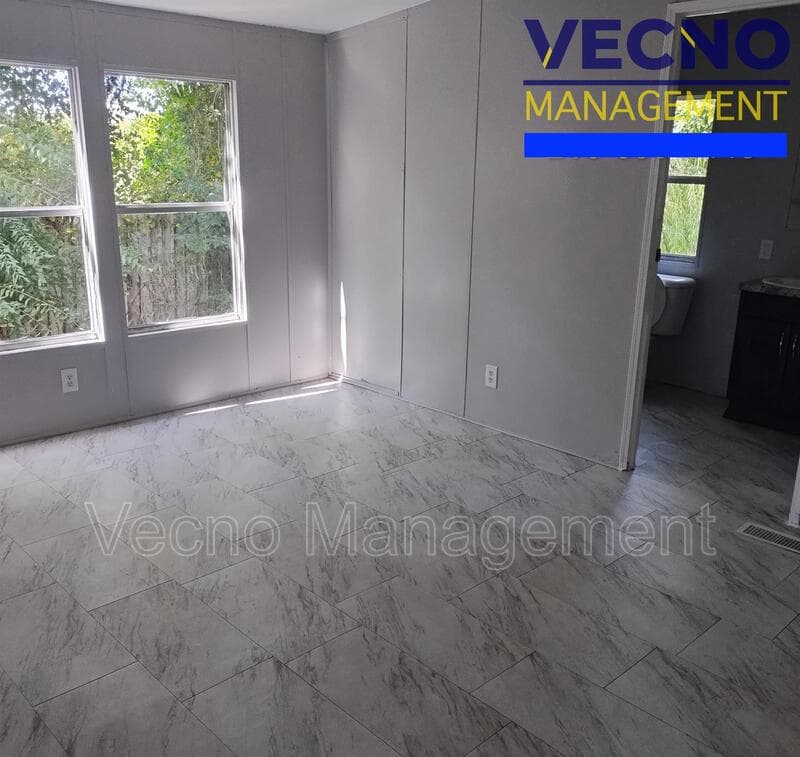 Crosby House: 13535 Sralla Road