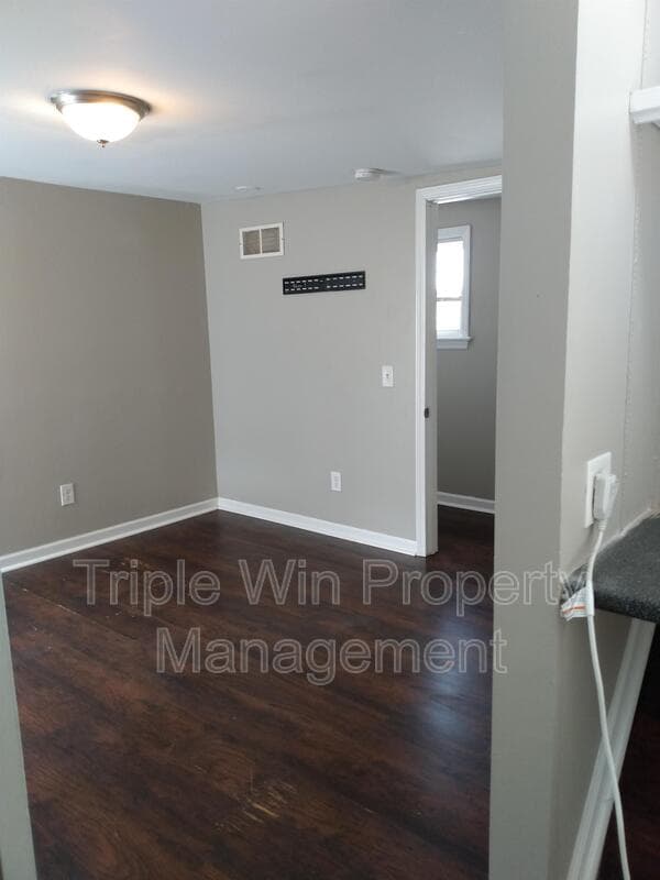 St. Louis House: 236 Wachtel Ave