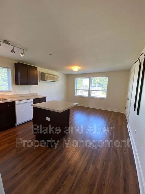 Portland House: 8211 N Montana Ave