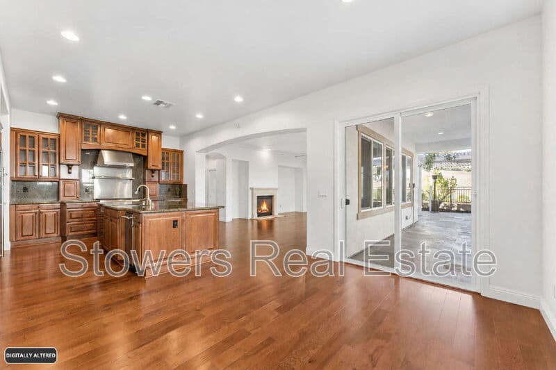 Danville House: 310 La Spezia
