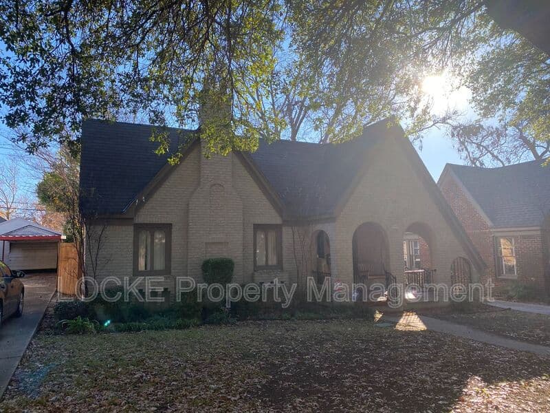 Fort Worth House: 3249 Wabash Avenue