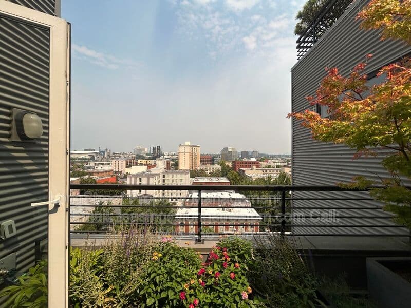 Portland Condo: 300 NW 8th Ave