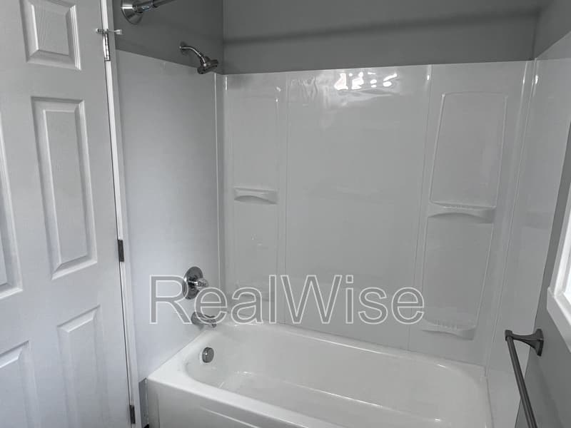 Portland Townhome: 2467 SE 135th Ave