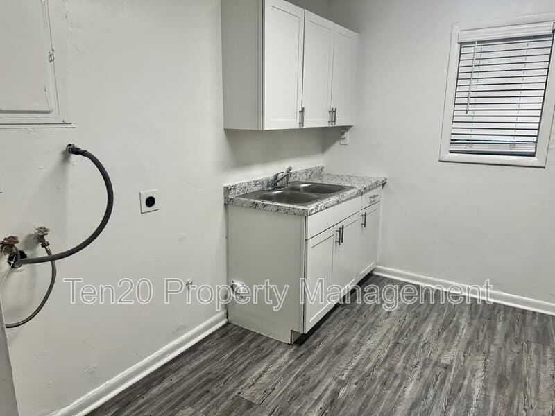 Columbus House: 817 Ragland Court
