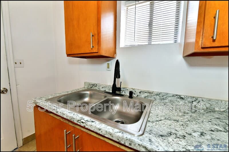 El Paso Condo: 1908B Olive Ave !!