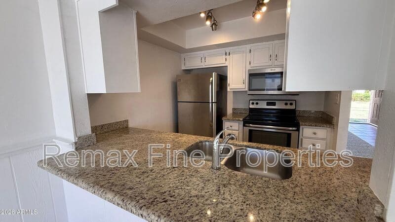 Glendale House: 5701 N 44th Avenue