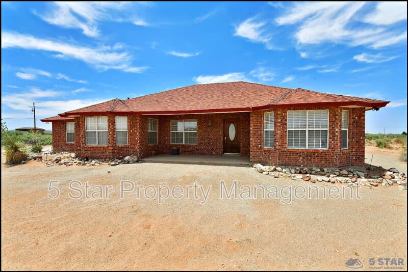 El Paso House: 14101 Koshare Ct