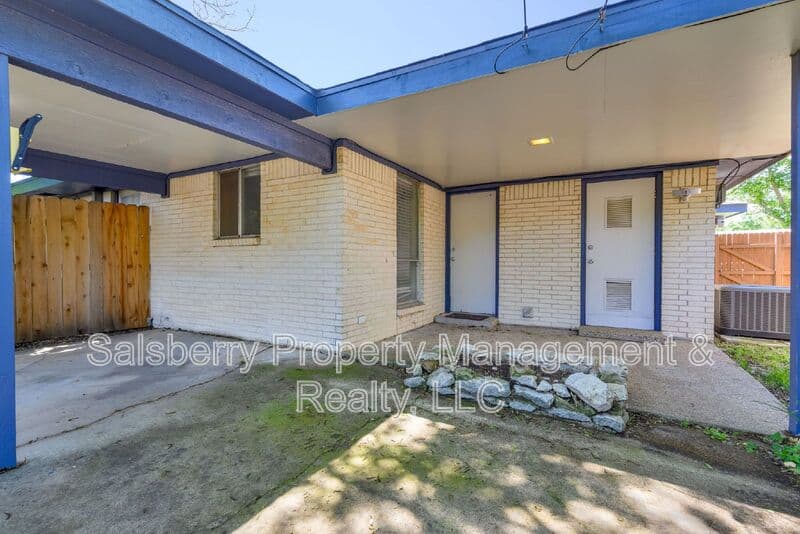 Fort Worth House: 4913 Westlake Drive