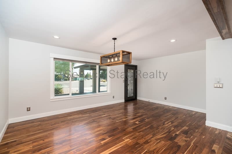 Chandler House: 526 N Pepperwood Ct
