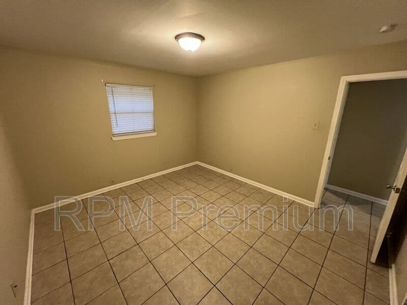 Baton Rouge House: 3280 Crestaire Dr