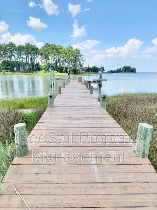 Poquoson House: 256R Hunts Neck Rd