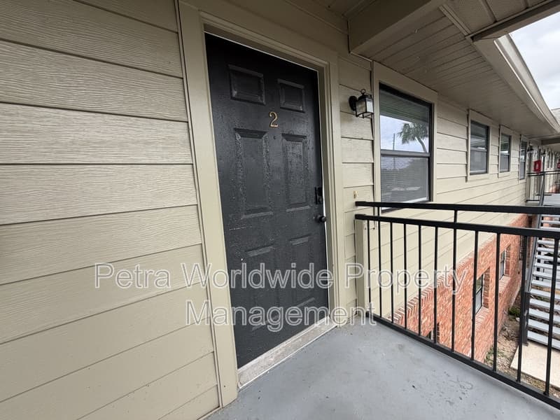 Eustis Condo: 900 N Bay Street