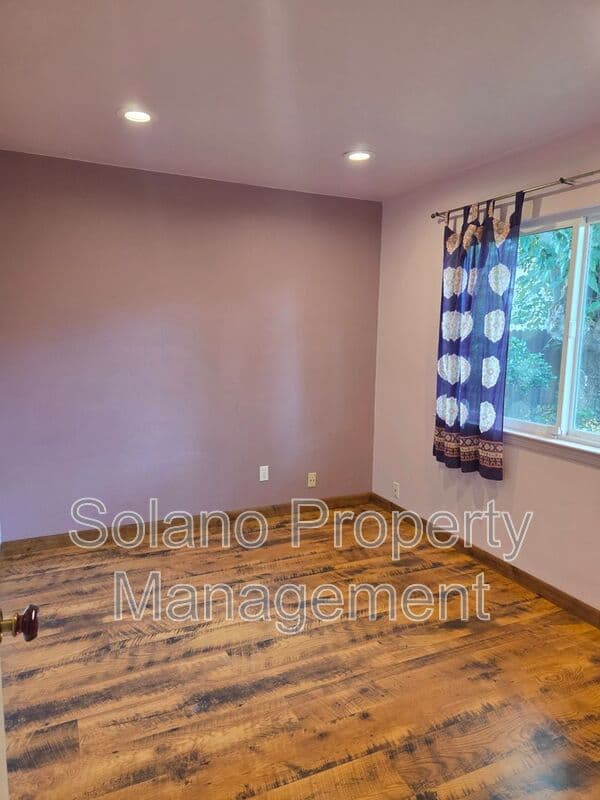 Fairfield House: 2827 Owens St