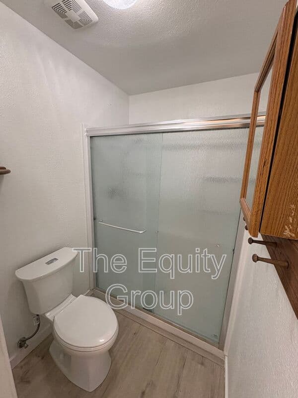 Visalia House: 2324 West Delta Ave