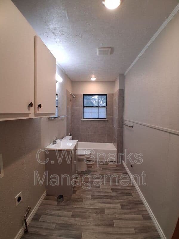 Dallas House: 435 Avenue G