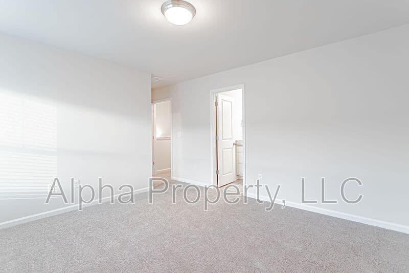Duncan House: 25 Apricot Ln