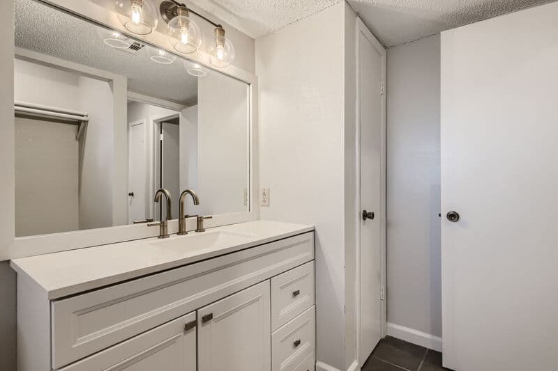 Austin Condo: 1015 E Yager Ln