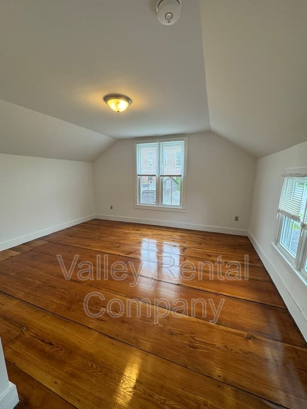 Sunderland House: 118 North Main Street - 1