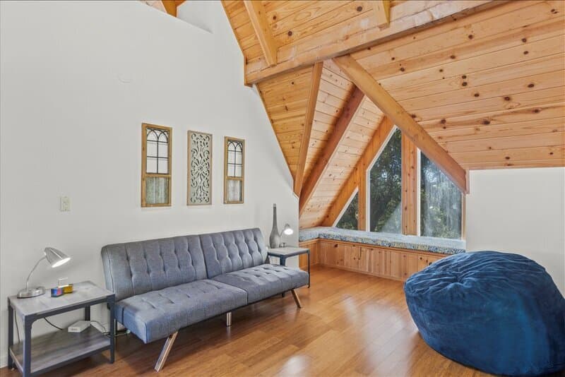 Cloverdale House: 47 Geysers Road