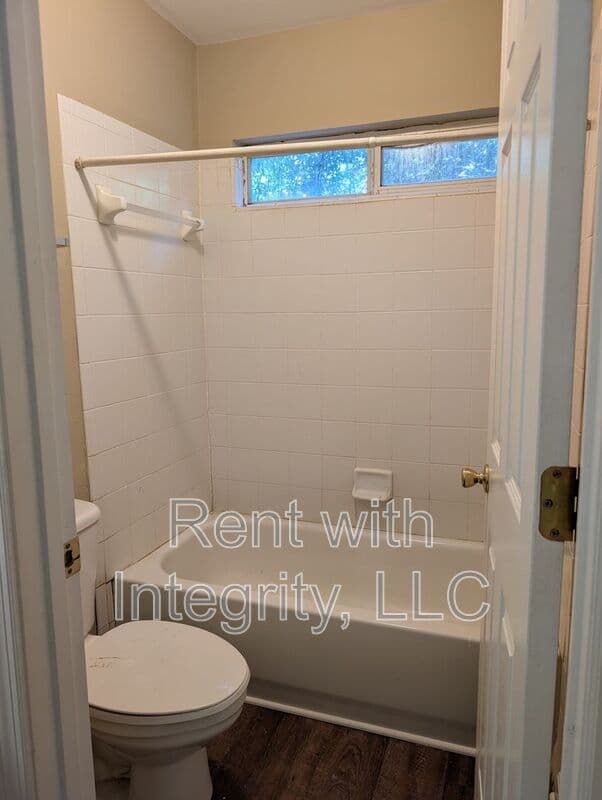 Tallahassee House: 4250 Augustus Oak Court