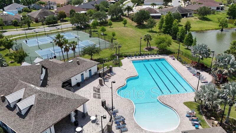 Lakeland House: 2238 Caspian Dr